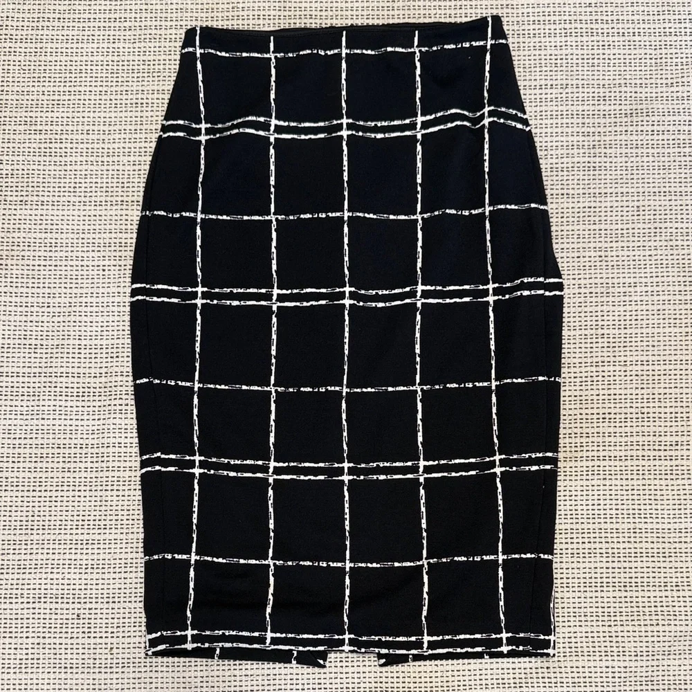 🔥🔥5/$25! Express Black and White Windowpane Print Knit Pencil Skirt